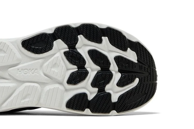 Krossovki-HOKA-Clifton-10-Black-White-4
