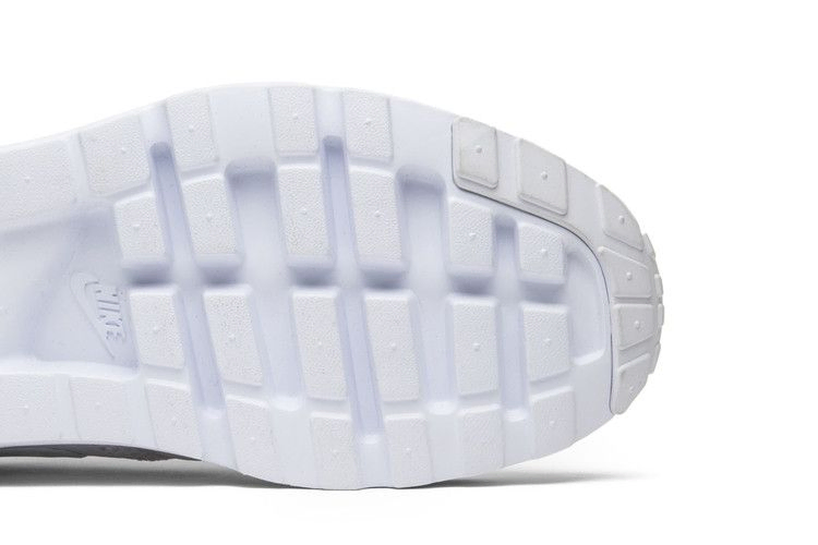 air-max-zero-be-true-789695-101_04