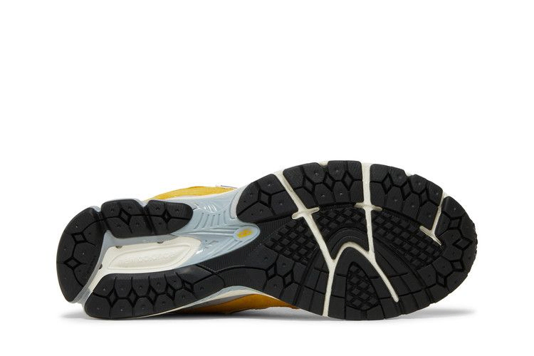 Кроссовки New Balance 2002R 'Egg yolk'