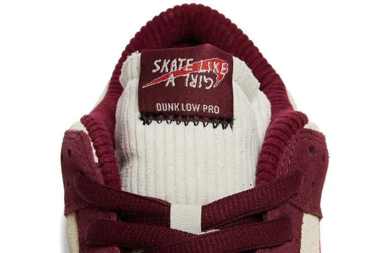 Krossovki-Skate-Like-a-Girl-x-Nike-Dunk-Low-SB-8