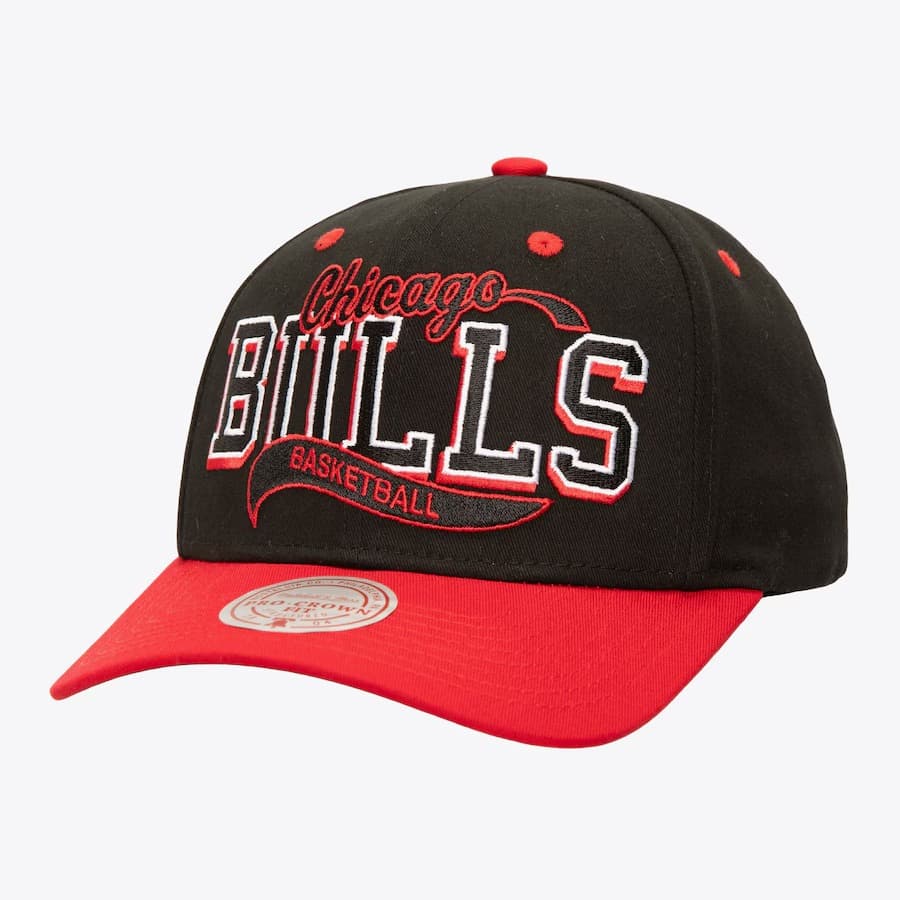 Бейсболка Mitchell & Ness Black Chicago Bulls Block Sweep Pro Adjustable Hat
