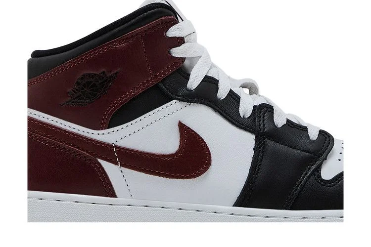 Кроссовки Air Jordan 1 Mid SE GS 'Dark Pony'