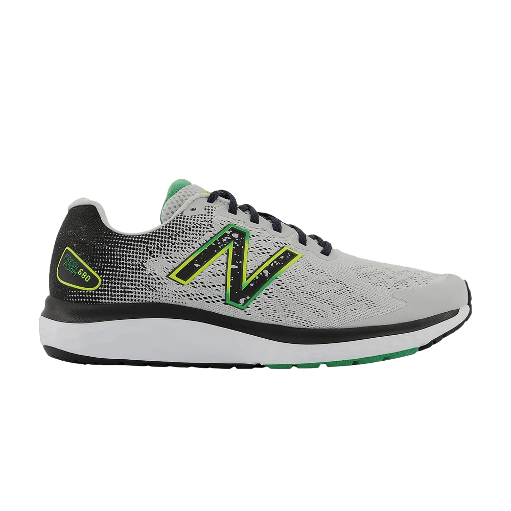 Krossovki-New-Balance-Fresh-Foam-680v7-Grey-Lemonade