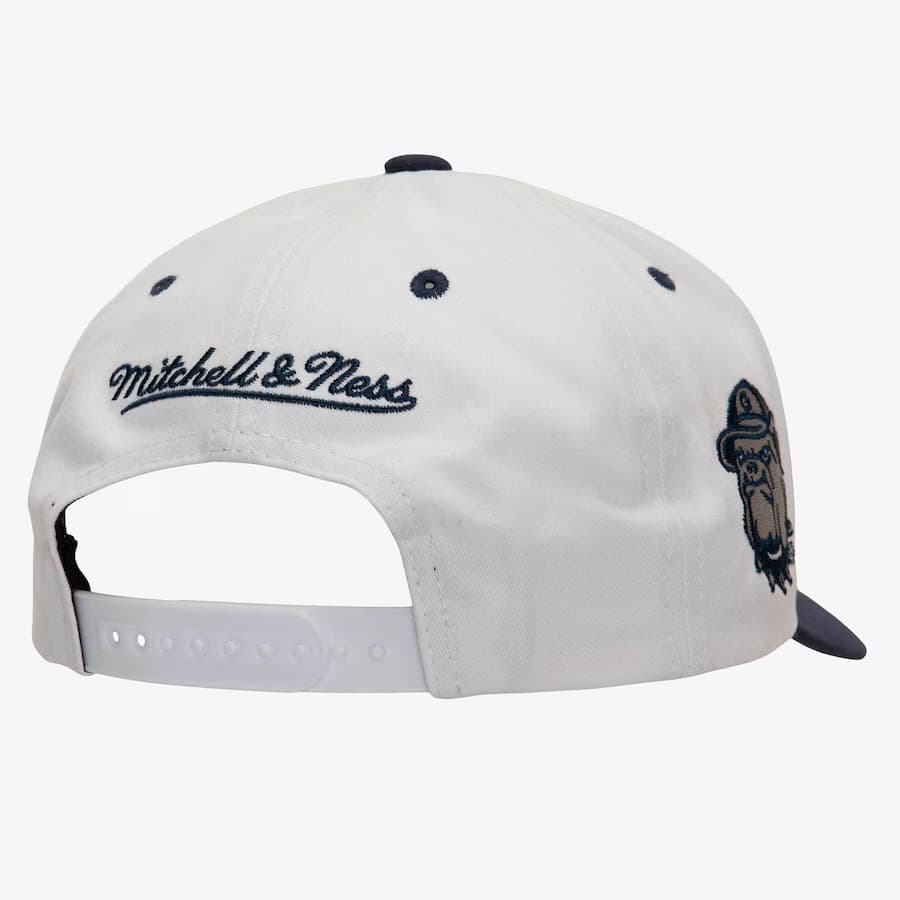 Бейсболка Mitchell & Ness White Georgetown Hoyas Vault Collection Tail Sweep Pro Snapback Hat