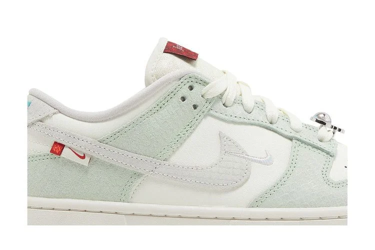 Кроссовки Nike Wmns Dunk Low LX 'Year of the Dragon'