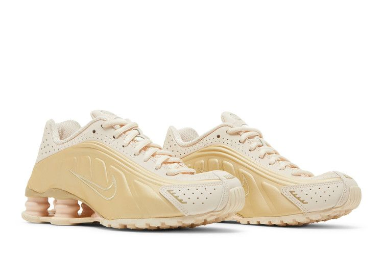 wmns-shox-r4-guava-gold-ar3565-800_07