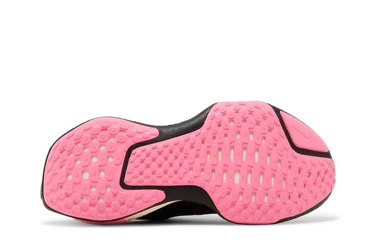Кроссовки Nike Wmns ZoomX Invincible 3 'Earth Pink Spell'