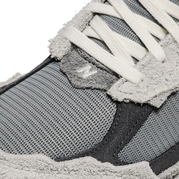 Krossovki-New-Balance-2002R-Protection-Pack-Rain-Cloud-8