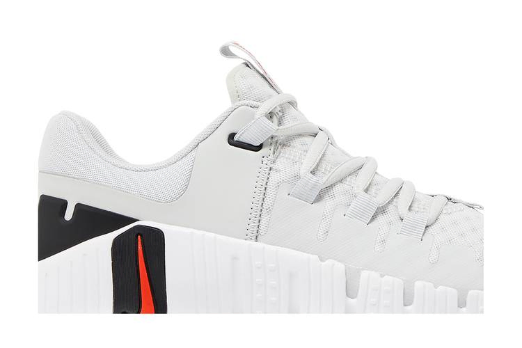 Кроссовки Nike Wmns Free Metcon 5 'Photon Dust Picante Red'