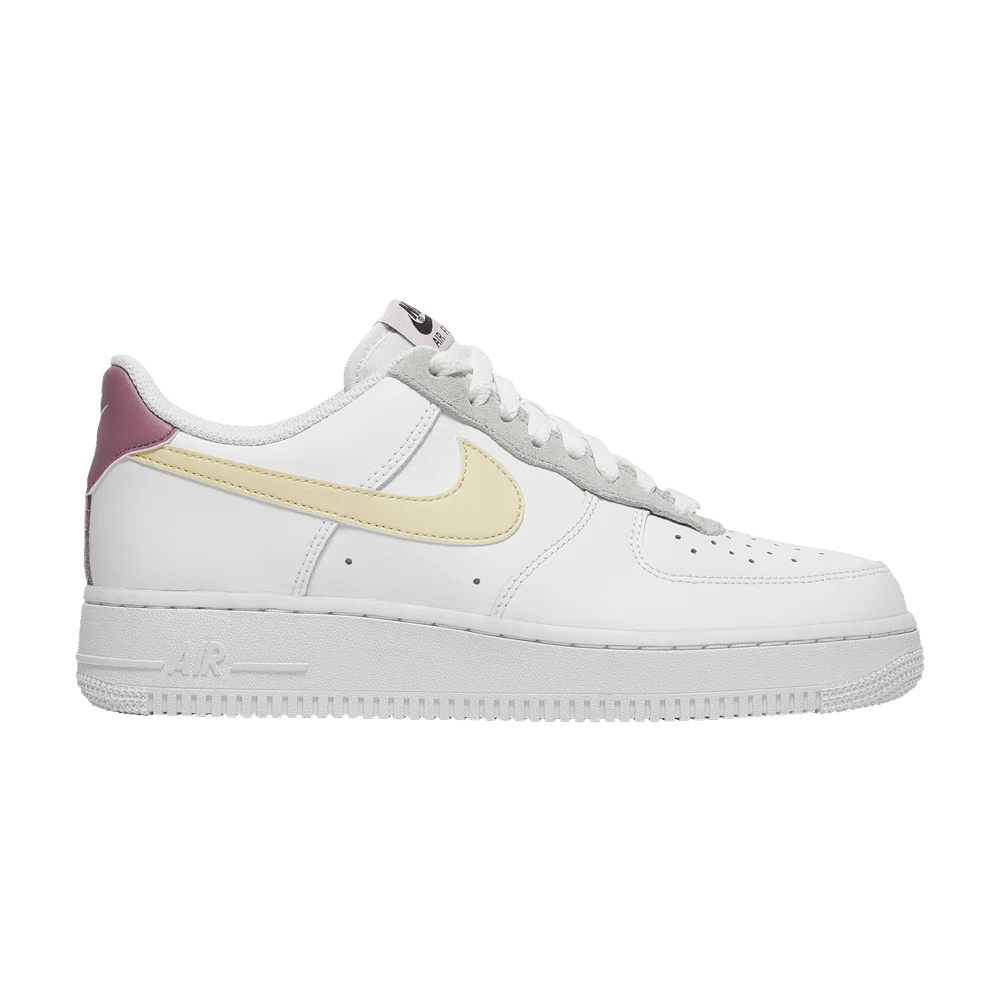 Krossovki-Nike-Wmns-Air-Force-1-07-Essential-White-Lemon-Drop