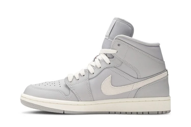Кроссовки Wmns Air Jordan 1 Mid 'Grey Light Bone'