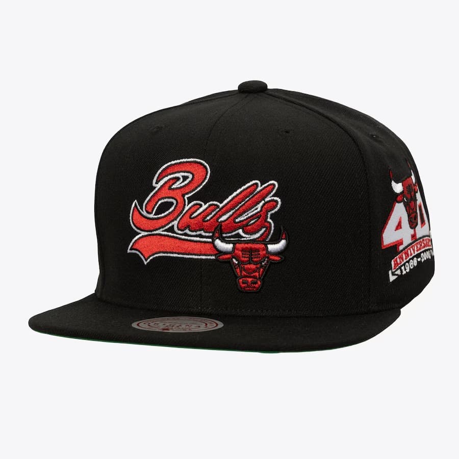 Mitchell-Ness-Black-Chicago-Bulls-Oversweep-Snapback-Hat