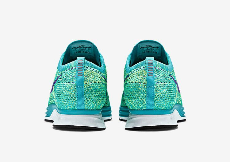 flyknit-racer-526628-301_03