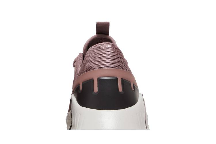 Кроссовки Nike Wmns Free Metcon 5 'Smokey Mauve'