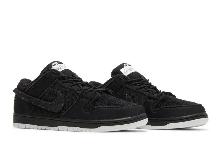 Krossovki-Gnarhunters-x-Nike-Dunk-Low-SB-Black-7