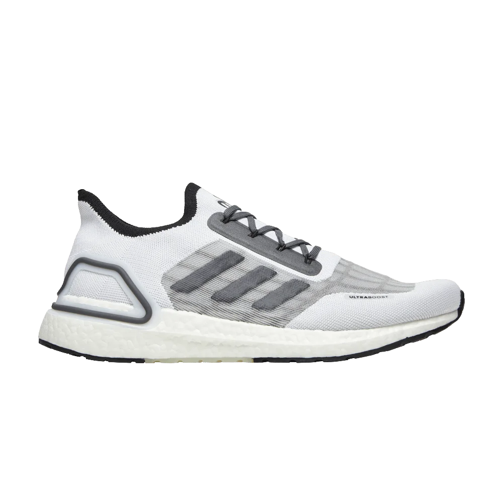 Krossovki-James-Bond-007-x-adidas-UltraBoost-Summer.RDY-No-Time-to-Die-White-Grey