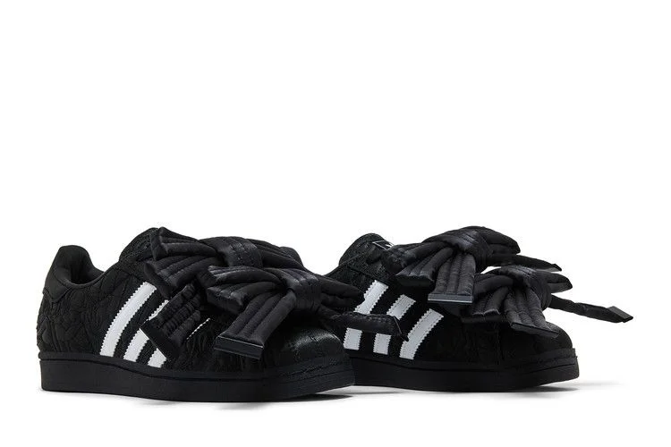 Krossovki-Caroline-Hu-x-adidas-Wmns-Superstar-Black-White-7