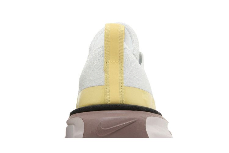 Кроссовки Nike Wmns ZoomX Invincible 3 'Photon Dust Platinum Violet'