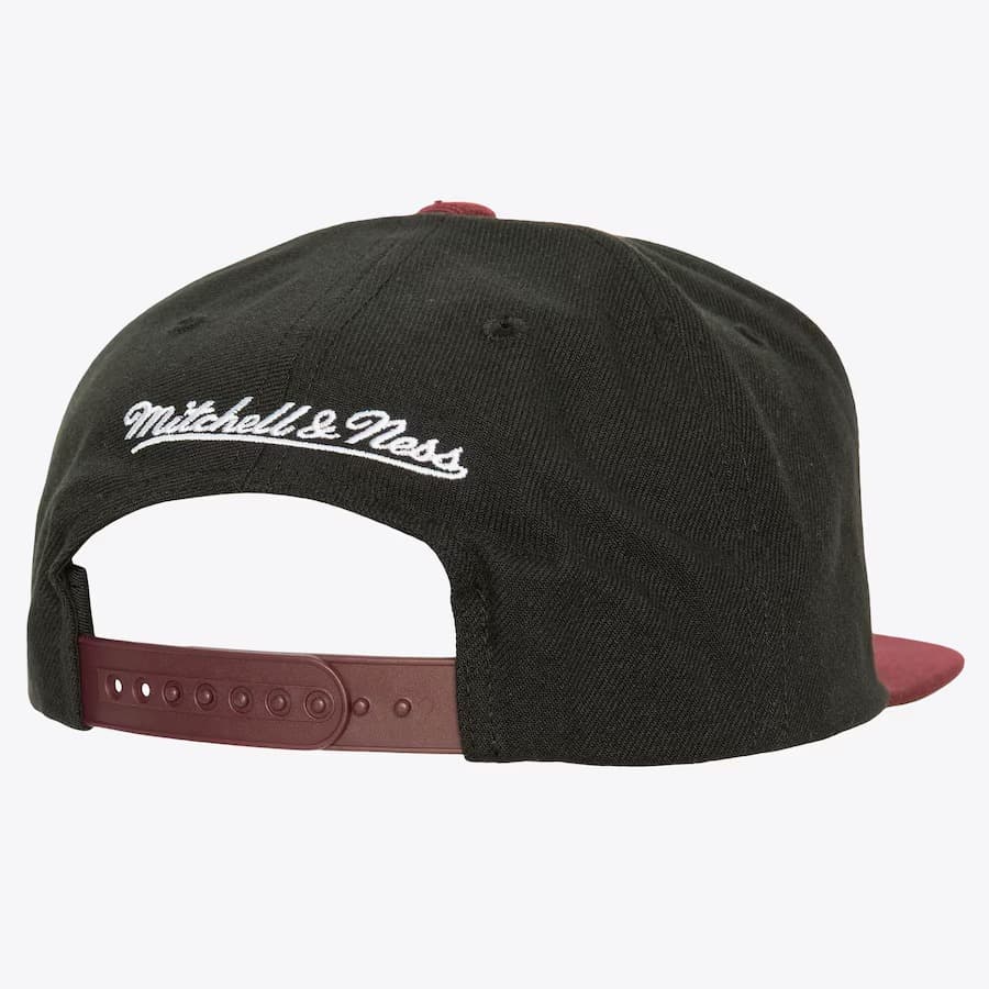 Бейсболка Mitchell & Ness Black Anaheim Ducks Circle Splash Vintage Snapback Hat