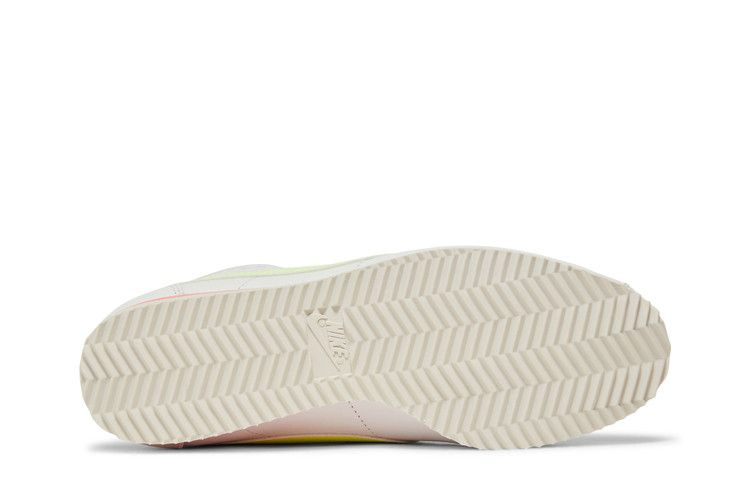 wmns-classic-cortez-leather-volt-flash-crimson-807471-116_03