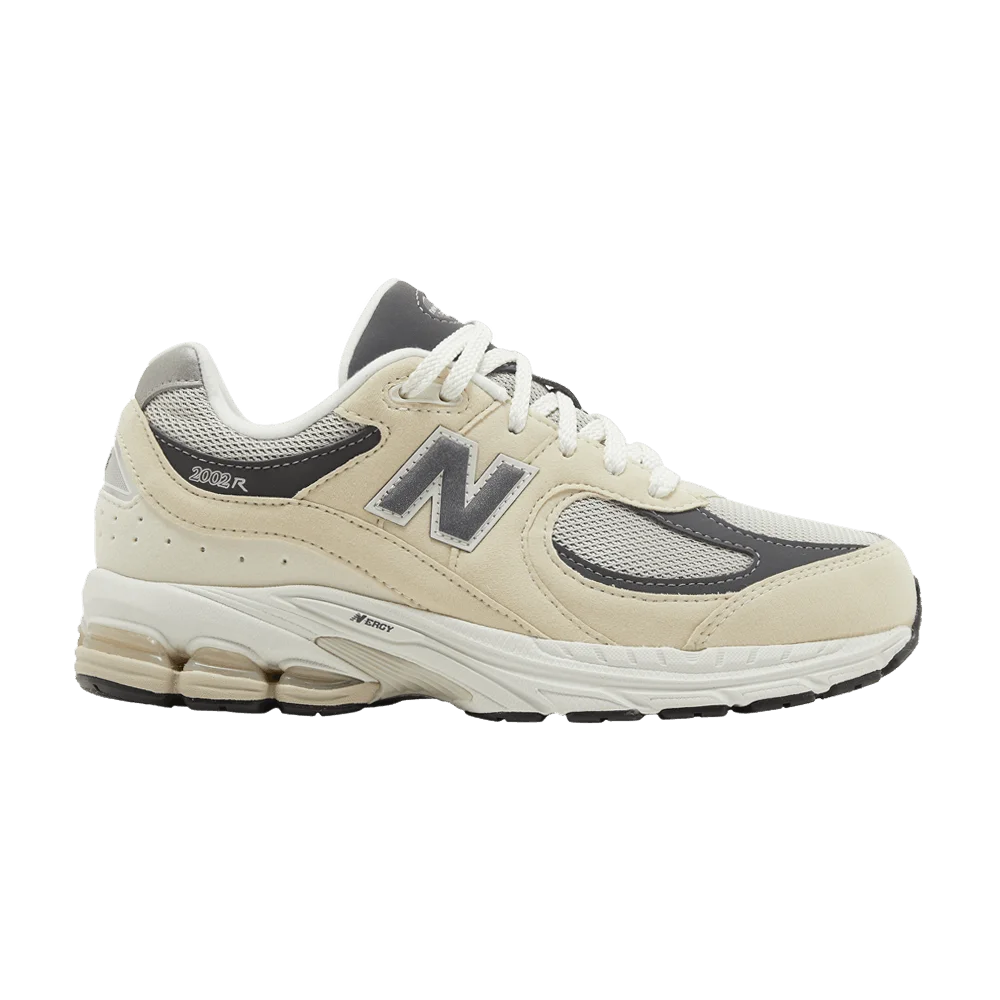 Krossovki-New-Balance-2002R-Big-Kid-Wide-Sandstone-Magnet