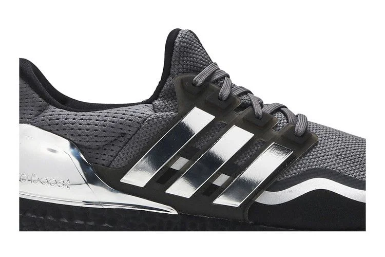 Krossovki-adidas-UltraBoost-Silver-Metallic-1
