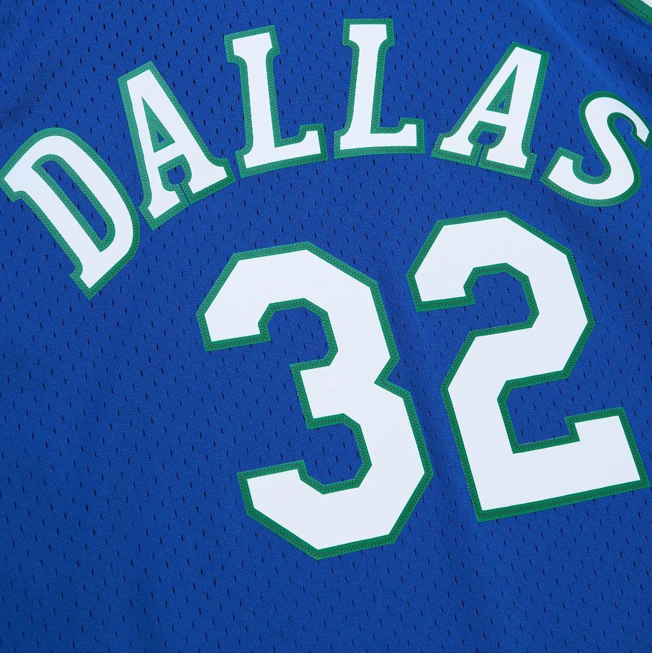 Баскетбольная джерси 1993-94 Dallas Mavericks Jamal Mashburn #32 Swingman Hardwood Classics Blue Jersey