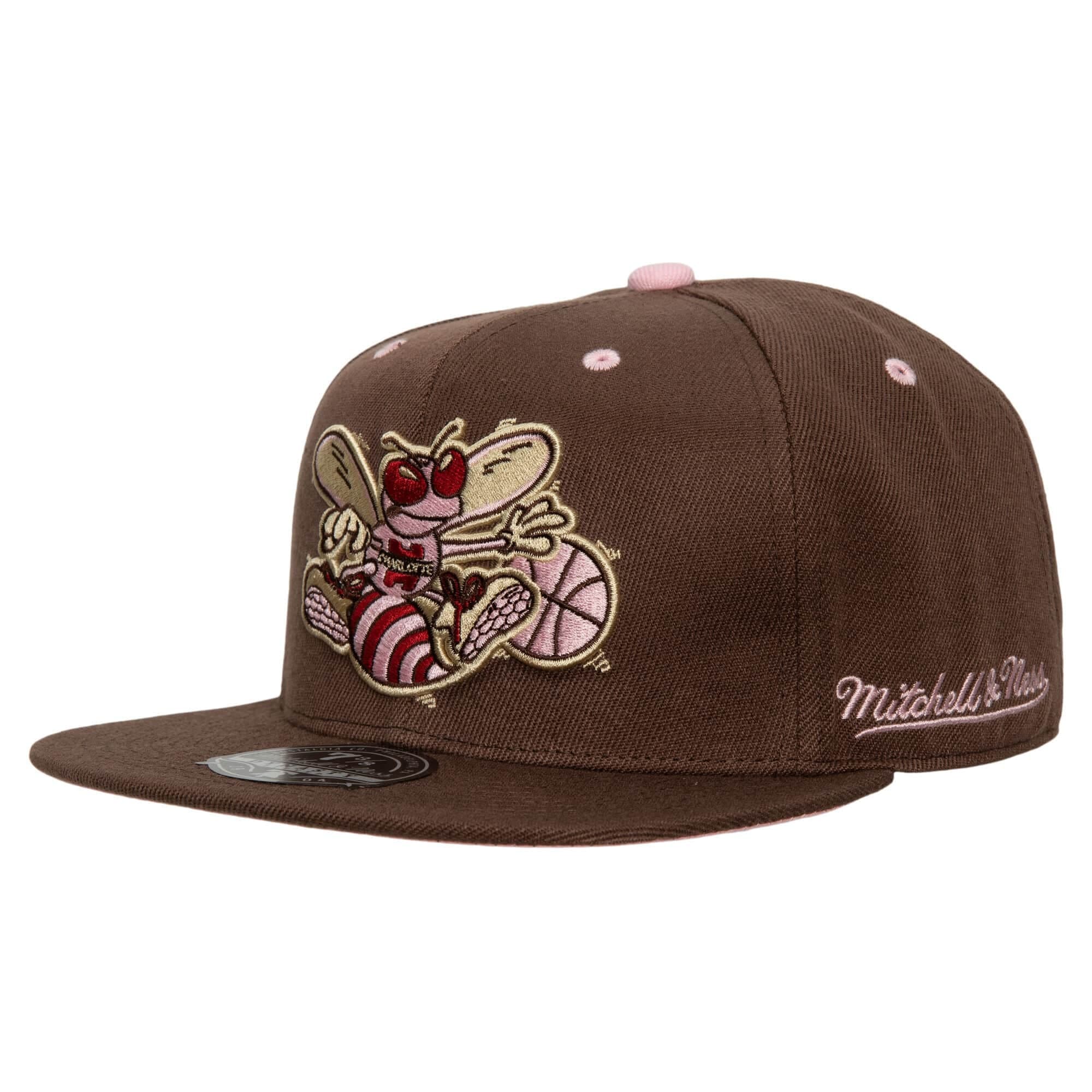 Бейсболка Mitchell & Ness Brown Sugar Bacon Fitted Hat HWC Charlotte Hornets Hat
