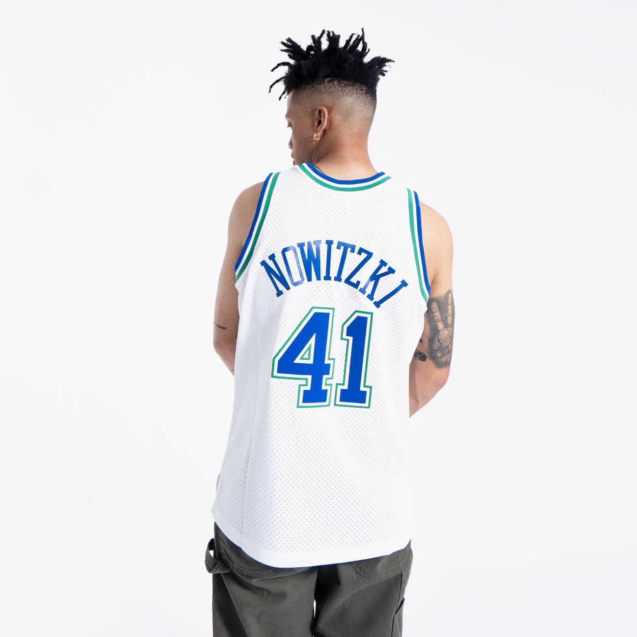 Баскетбольная джерси 1998-99 Dallas Mavericks Dirk Nowitzki #41 Swingman Jersey Hardwood Classics White Jersey