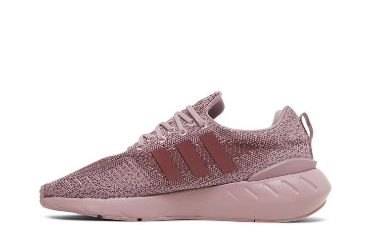 wmns-swift-run-22-magic-mauve-gv7978_02