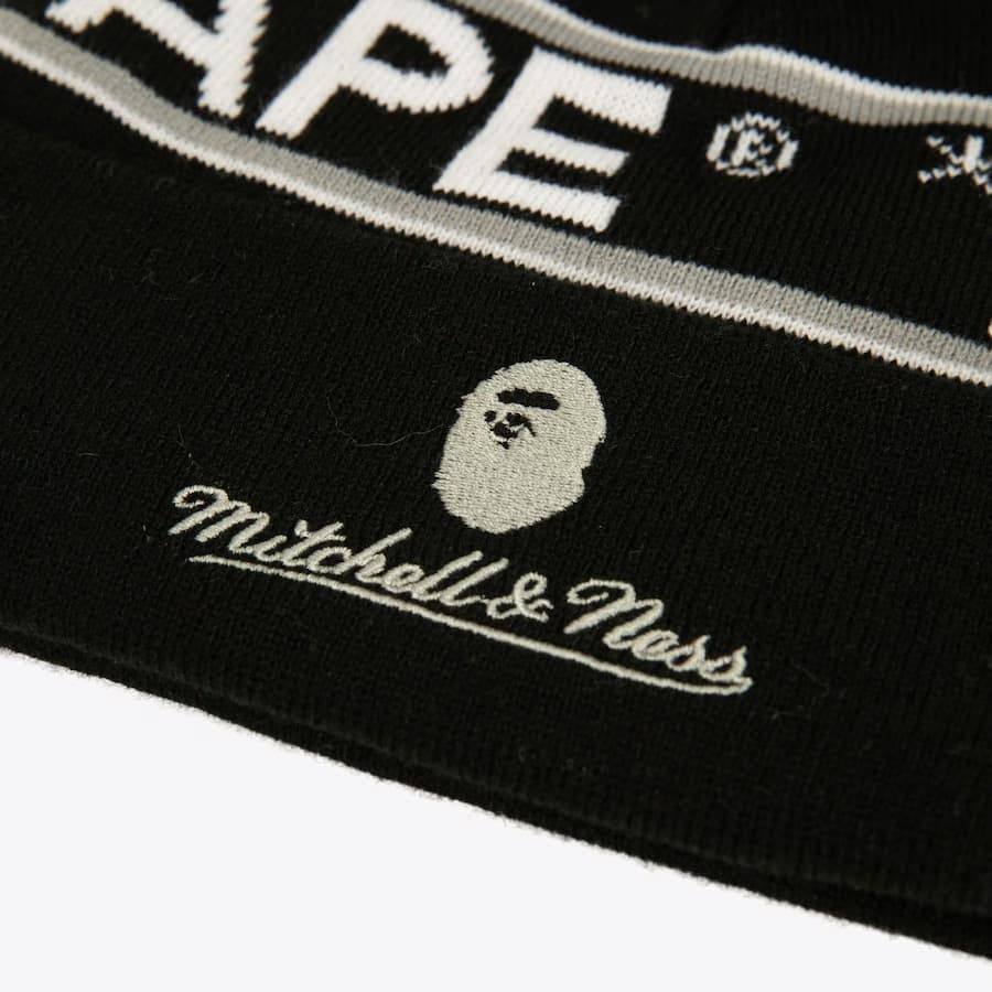 Шапка Mitchell & Ness x Bape Black Los Angeles Kings Cuffed Knit Pom Hat