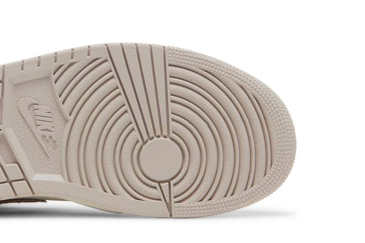 Кроссовки Air Jordan 1 Mid SE Craft 'Inside Out - Taupe Haze'
