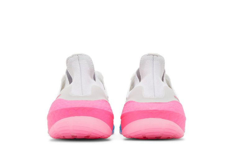 wmns-ultraboost-22-white-gradient-gv8830_05