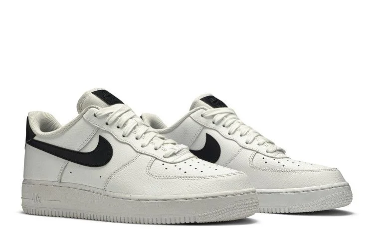 Krossovki-Nike-Wmns-Air-Force-1-07-White-Black-7