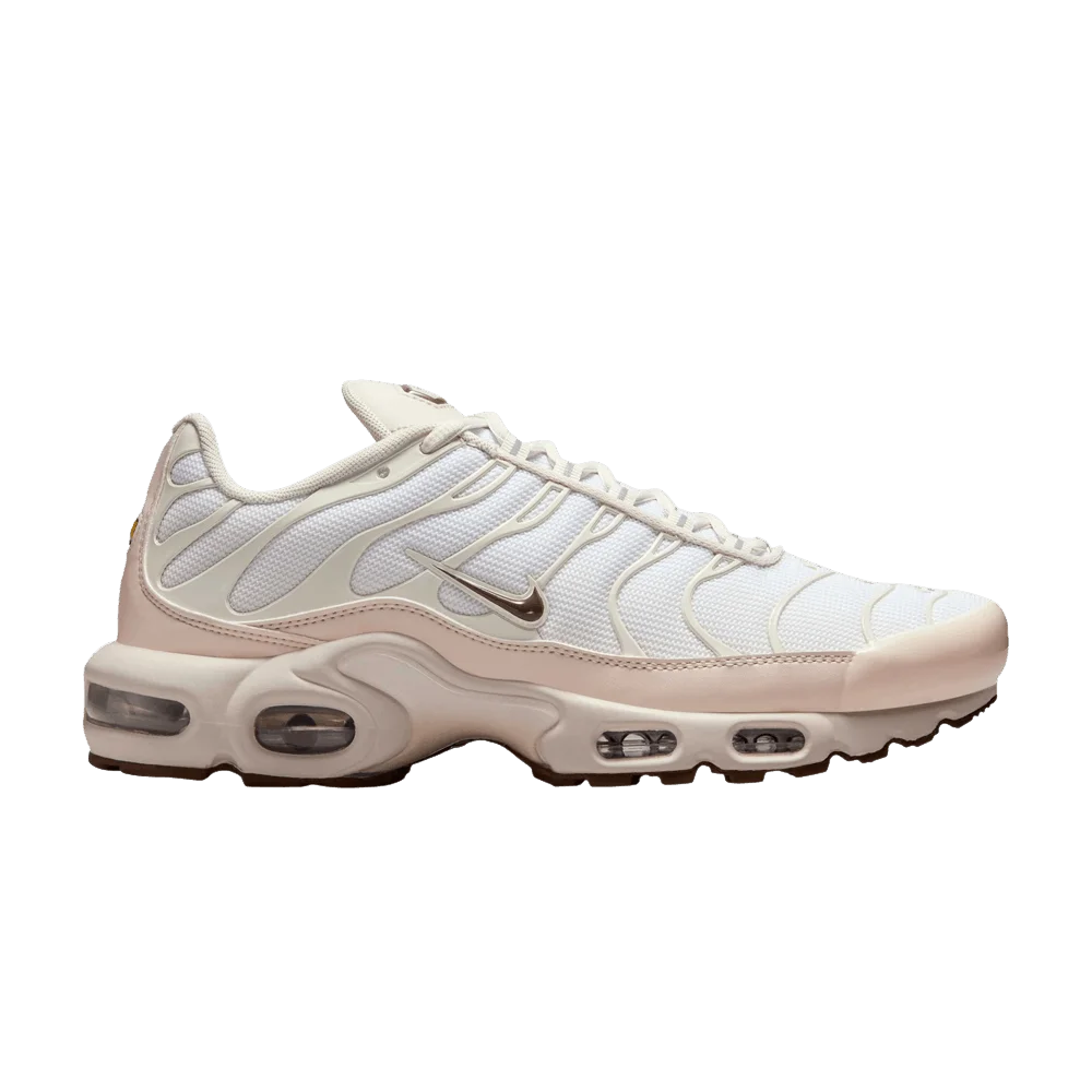 Krossovki-Nike-Wmns-Air-Max-Plus-SE-Light-Orewood-Brown