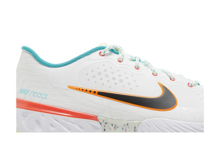 alpha-huarache-elite-3-low-white-infrared-volt-cv3552-107_01