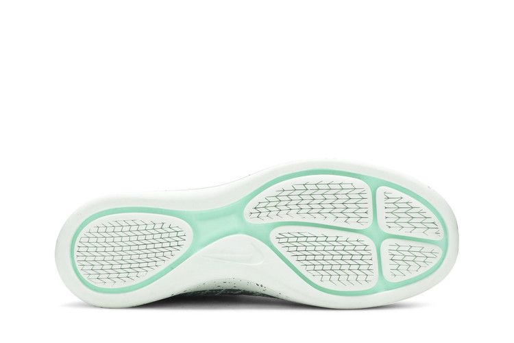 wmns-lunarepic-flyknit-shield-849665-300_03