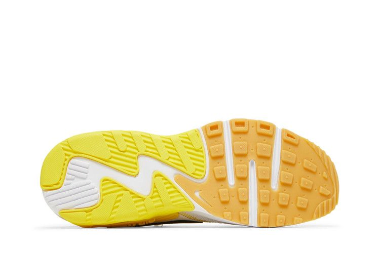 wmns-air-max-excee-go-the-extra-smile-do5875-100_03