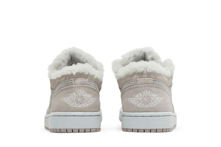 Кроссовки Wmns Air Jordan 1 Low SE 'Sherpa Fleece'