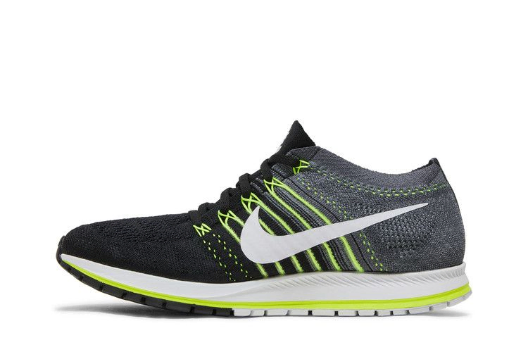 flyknit-zoom-streak-835994-001_02