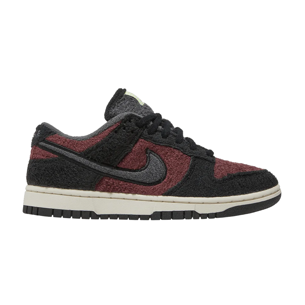 Krossovki-Nike-Wmns-Dunk-Low-SE-Fleece-Burgundy-Crush