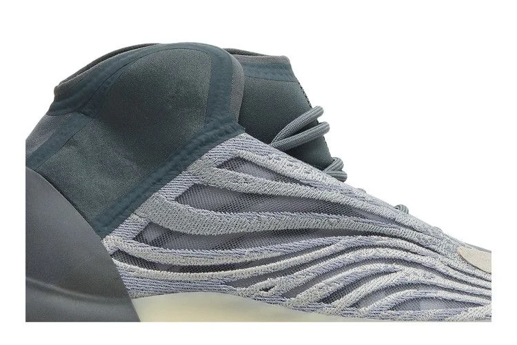 Krossovki-adidas-Yeezy-Quantum-Mono-Carbon-1