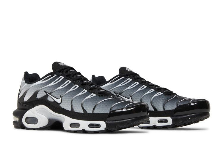 air-max-plus-black-metallic-silver-dm0032-003_07