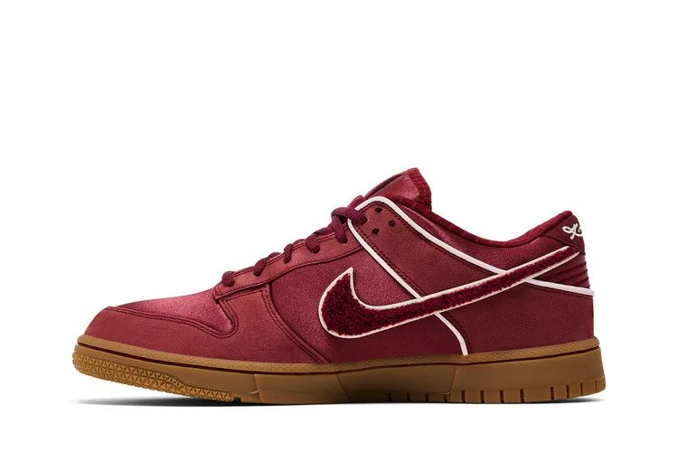 Krossovki-Kobe-Bryant-x-Nike-Dunk-Low-Protro-Team-Red-2