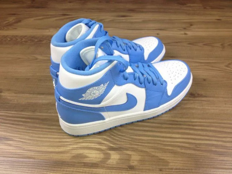 Krossovki-Air-Jordan-1-Mid-UNC-1