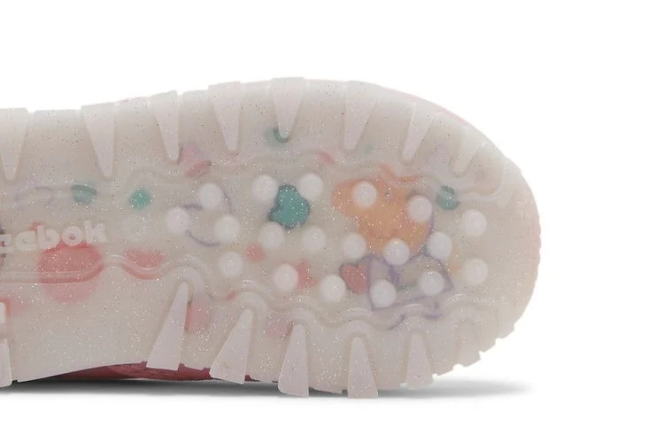 Krossovki-Reebok-Peppa-Pig-x-Classic-Leather-Toddler-Bubbles-and-Hearts-4