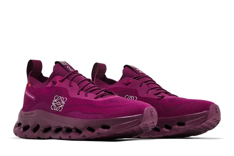Krossovki-Loewe-x-ON-Wmns-Cloudtilt-Cherry-7