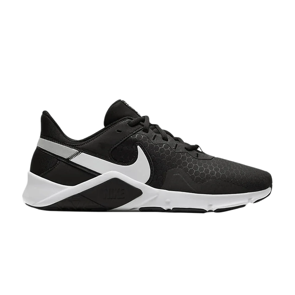 Krossovki-Nike-Legend-Essential-2-Black-Metallic-Silver