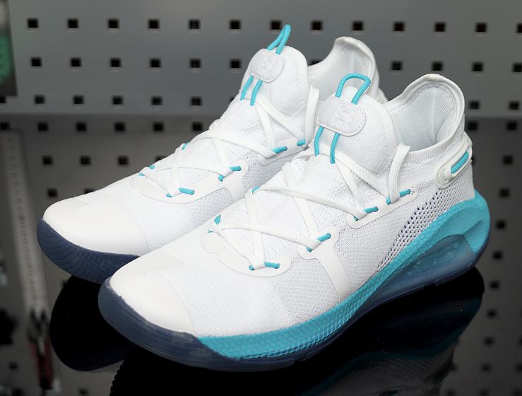 Under-Armour-Curry-6-Christmas-in-the-Town-6