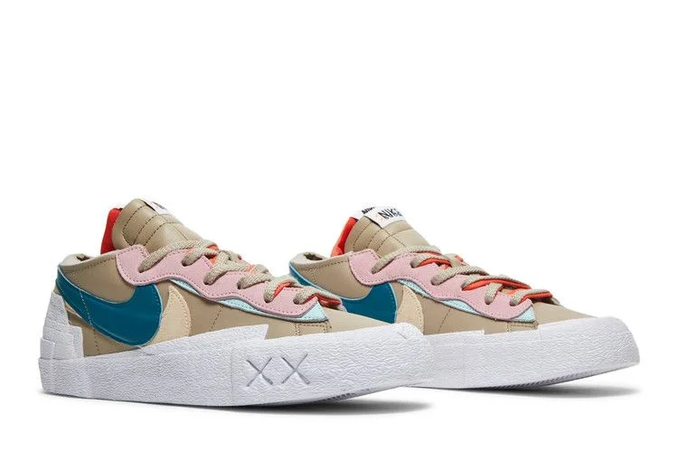 Krossovki-KAWS-x-sacai-x-Nike-Blazer-Low-Reed-7